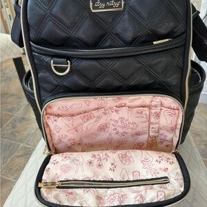 Itzy Ritzy Black diaper Boss Bag